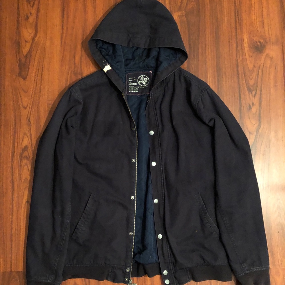 Altamont Coat Jacket Size M but fits L. Quilted.